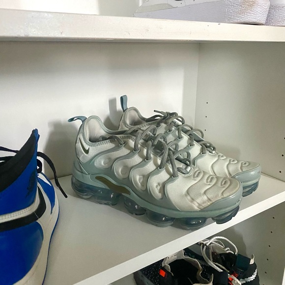 Women’s Nike vapormax plus - Picture 2 of 3